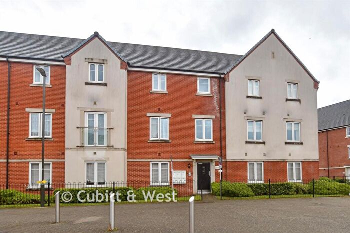 2 Bedroom Flat For Sale In Cornwell Avenue, Forge Wood, Crawley, West Sussex, RH10