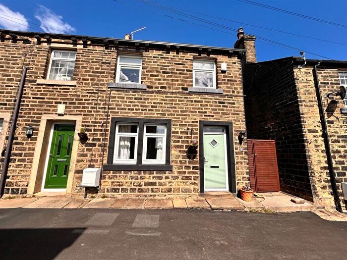 3 Bedroom House For Sale In Cross Hill, Halifax, HX4