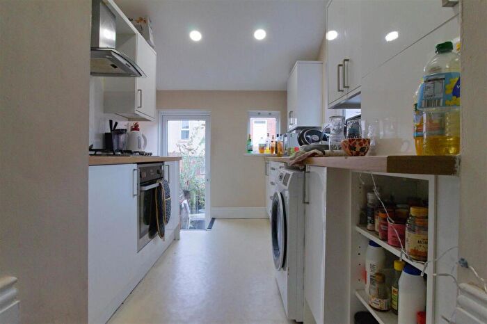 5 Bedroom Maisonette To Rent In Dinsale Road, Sandyford, NE2