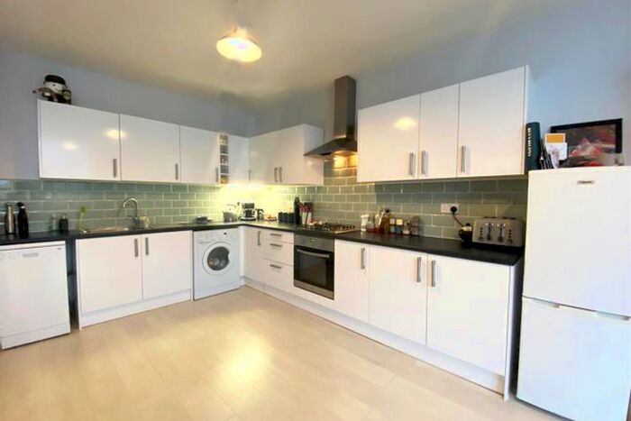 2 Bedroom Flat To Rent In High Street, Teddington, TW11