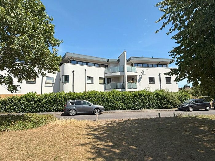 2 Bedroom Flat To Rent In Billet Lane, Stanford-Le-Hope, Essex, SS17