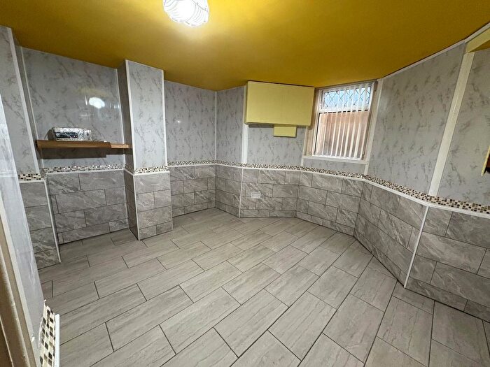 4 Bedroom Terraced House To Rent In Parkside Road, Bradford, West Yorkshire, BD5