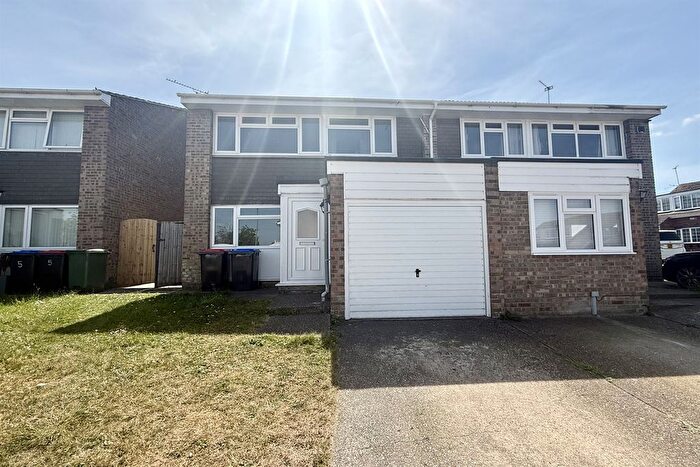 3 Bedroom Semi-detached House To Rent In Wellington Close, Braintree, CM7