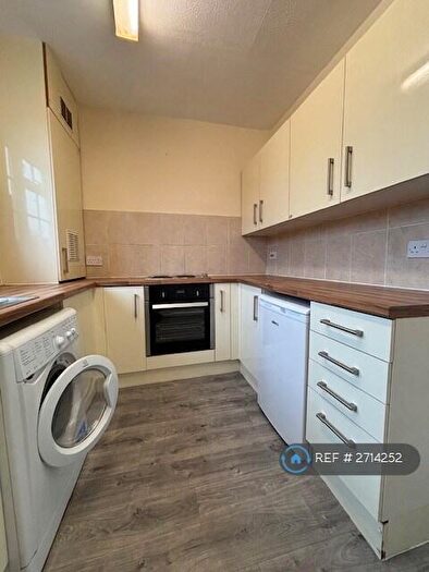 2 Bedroom Flat To Rent In Russell Street, Reading, RG1