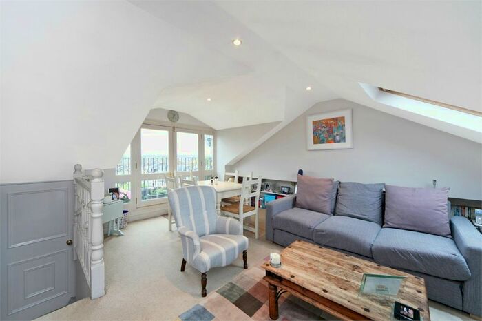 2 Bedroom Flat To Rent In Trinity Road, London, SW17