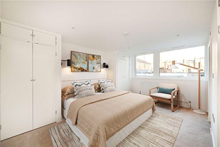 3 Bedroom Flat To Rent In William Mews, Belgravia, London, SW1X