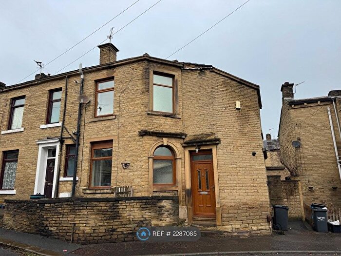 2 Bedroom End Of Terrace House To Rent In Thornhill Bridge Lane, Brighouse, HD6