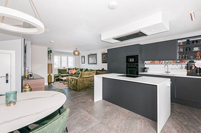 4 Bedroom Link Detached House For Sale In Pymhurst Crescent, Wawne, East Riding Of Yorkshire, HU7