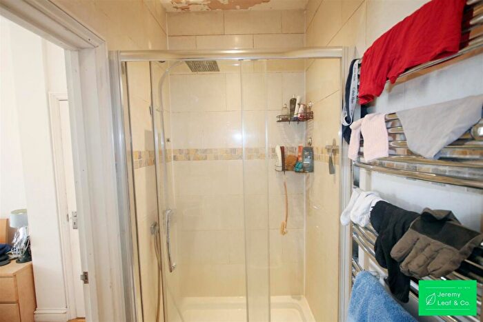 3 Bedroom Flat For Sale In Nether Street, North Finchley, N12