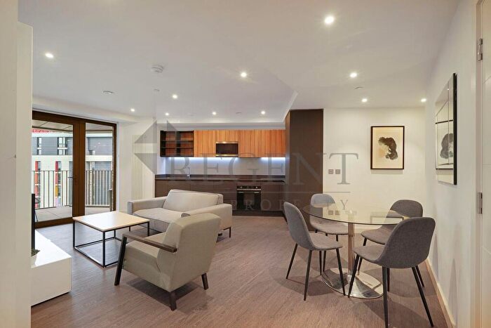 2 Bedroom Apartment To Rent In Western Gateway, Royal Docks, E16