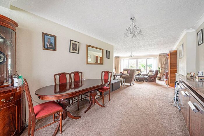 3 Bedroom Detached House For Sale In Tintern Gardens, Southgate, London, N14