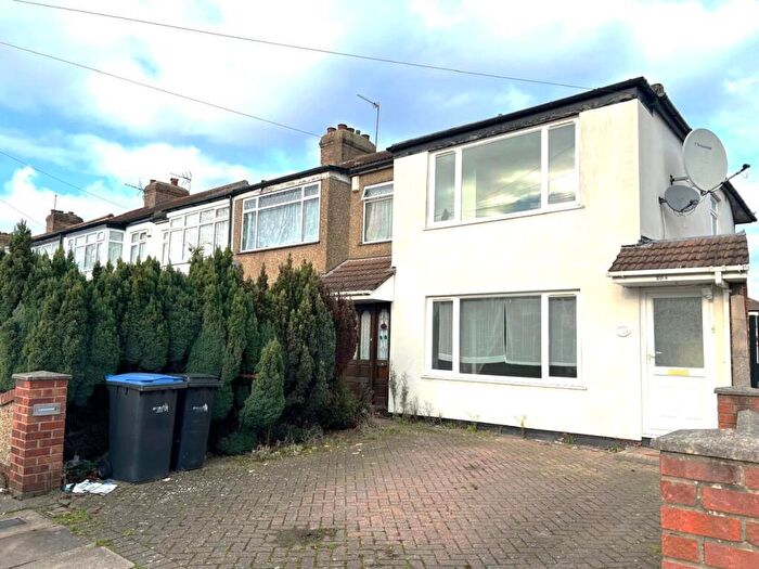 3 Bedroom Terraced House To Rent In Enfield, EN3