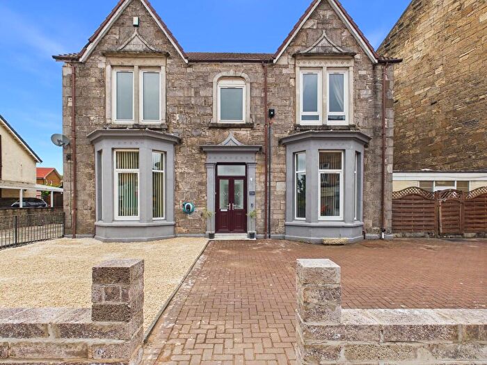 3 Bedroom Flat For Sale In Glasgow Road, Dumbarton, G82