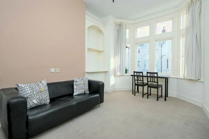 1 Bedroom Flat To Rent In Whittingstall Road, London, SW6