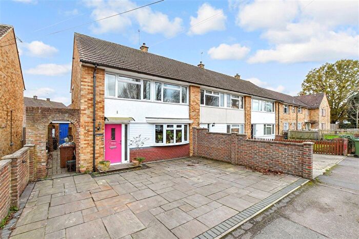 3 Bedroom End Terrace House For Sale In Tilers Way, Reigate, Surrey, RH2