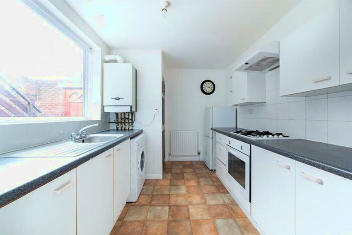 2 Bedroom Flat To Rent In Holly Avenue, Wallsend, Newcastle Upon Tyne, NE28
