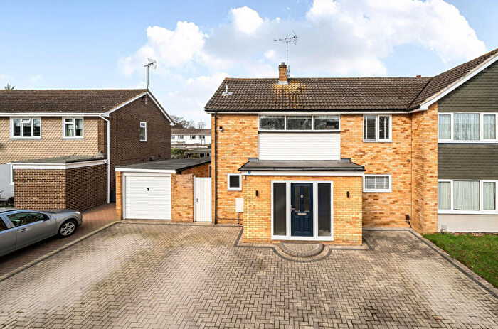 3 Bedroom Semi Detached House For Sale In Lunds Farm Road, Woodley, Reading, Berkshire, RG5