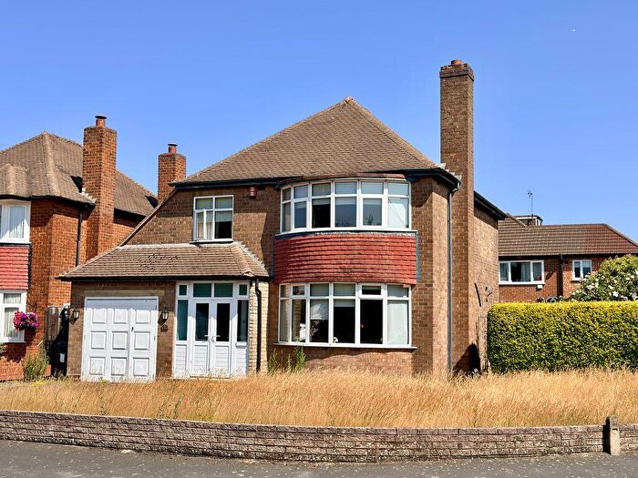 3 Bedroom Detached House For Sale In Eachelhurst Road, Sutton Coldfield, B76