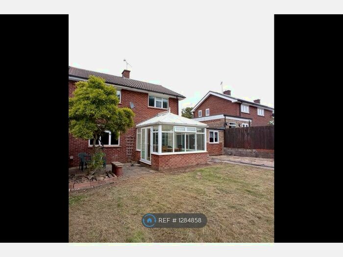 4 Bedroom Semi-Detached House To Rent In Applegarth Avenue, Guildford GU2