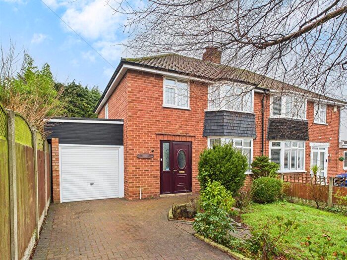 3 Bedroom Semi Detached House For Sale In Meriden Avenue, Wollaston, DY8