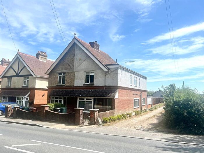 3 Bedroom Semi-Detached House For Sale In Forest Road, Newport, PO30