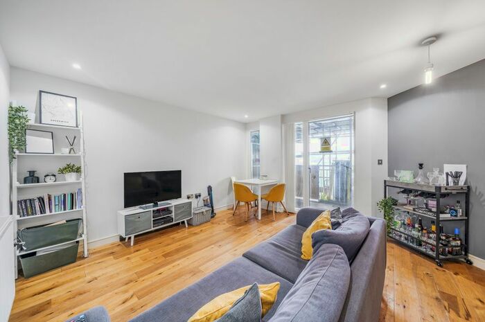 2 Bedroom Flat To Rent In Restell Close, London, SE3