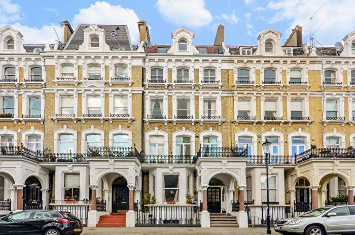 2 Bedroom Flat For Sale In Redcliffe Square, Chelsea, London, SW10