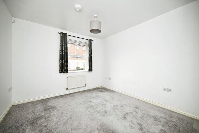 2 Bedroom Flat For Sale In Dunster Close, Rugby, CV22