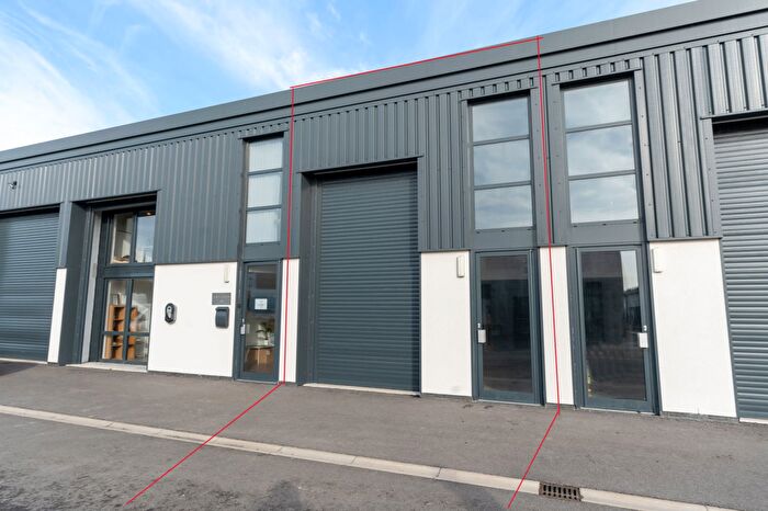 Garage / Parking For Sale In Roserrow Units, Rock., PL27