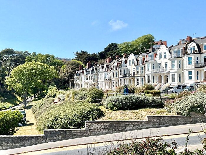 2 Bedroom Flat For Sale In - Undercliff Road, Bournemouth, BH5