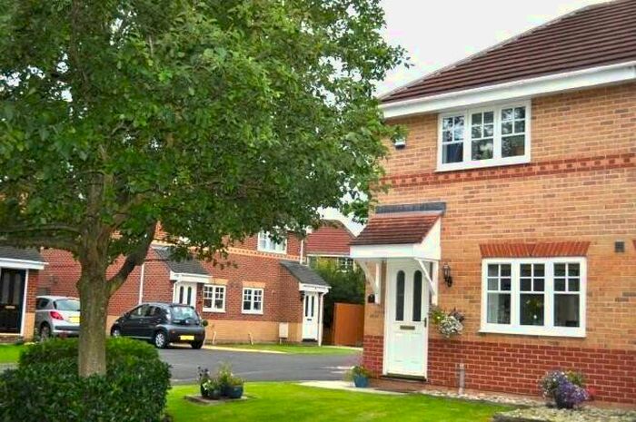 3 Bedroom Semi-Detached House To Rent In Cloughfield, Penwortham, Preston, PR1