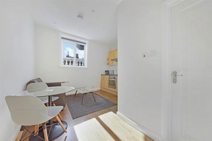 1 Bedroom Flat To Rent In Castletown Road, West Kensington, W14