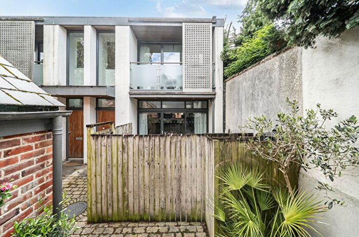 1 Bedroom Detached House For Sale In Hyde Street, Winchester, Hampshire, SO23