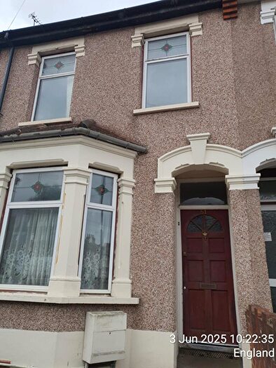 3 Bedroom End Of Terrace House To Rent In St Awdry Road, Barking, Essex, IG11