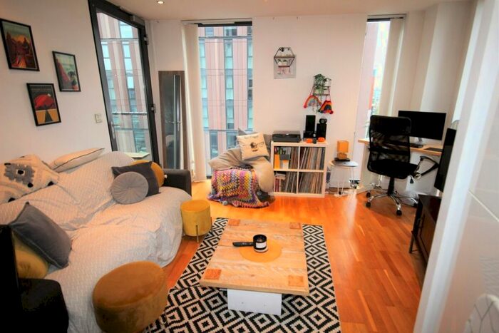 1 Bedroom Flat To Rent In The Quays, Salford, M50