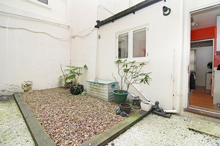 1 Bedroom Apartment For Sale In Adelaide Mansions, Hove, BN3