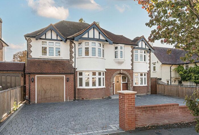 4 Bedroom Detached House For Sale In Kingsmead Avenue, Worcester Park, KT4