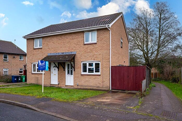 3 Bedroom Semi-Detached House For Sale In Stonefield, Bar Hill, CB23