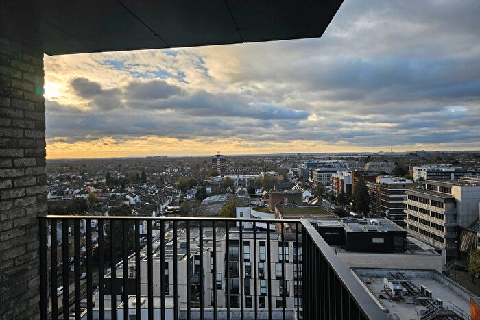 2 Bedroom Flat For Sale In Bell Road, Hounslow, TW3