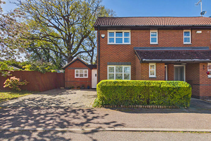 4 Bedroom Semi Detached House For Sale In Minstrel Close, Hemel Hempstead, HP1