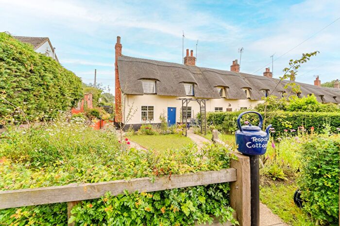 2 Bedroom Cottage For Sale In Park Road, Melchbourne, MK44