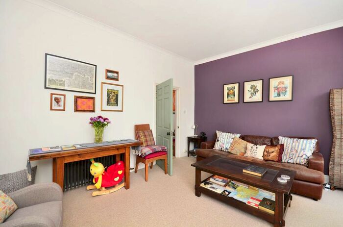 2 Bedroom Maisonette To Rent In Union Square, Islington, London, N1