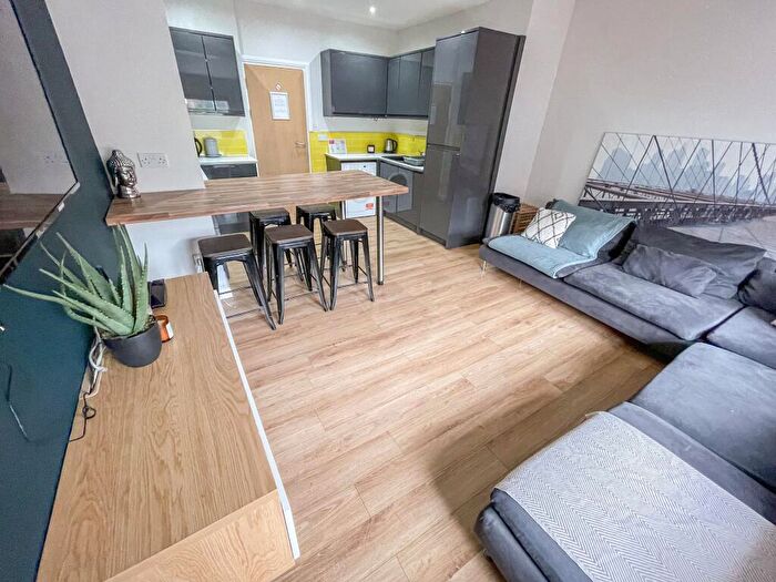 2 Bedroom House To Rent In Mount Pleasant ( Beds), L3