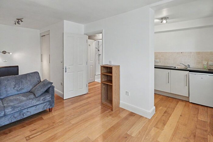 Studio To Rent In Flat, Amber Court, N7
