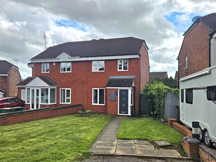 3 Bedroom Semi Detached House For Sale In Limbury Grove, Solihull, B92