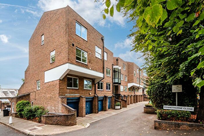 3 Bedroom Flat For Sale In Pennethorne Close, London, E9