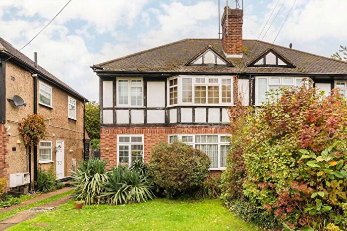 2 Bedroom Flat To Rent In St. Marys Road, Surrey, KT13