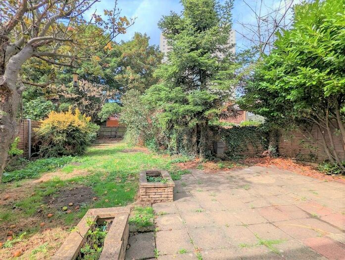 3 Bedroom Flat To Rent In Queens Road, London, N9