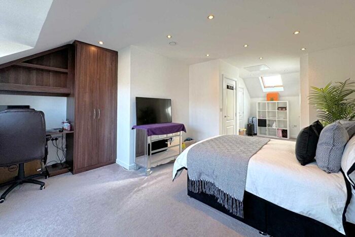 3 Bedroom Town House To Rent In Oak Avenue, Wokingham, RG40