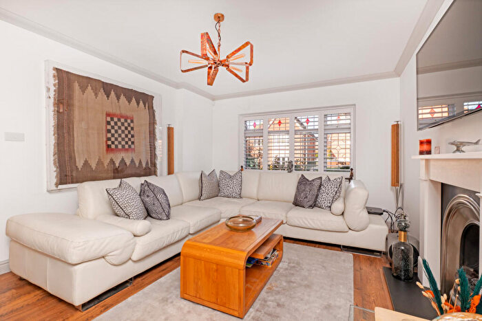 4 Bedroom Detached House For Sale In The Thatchers, Bishop's Stortford, Hertfordshire, CM23